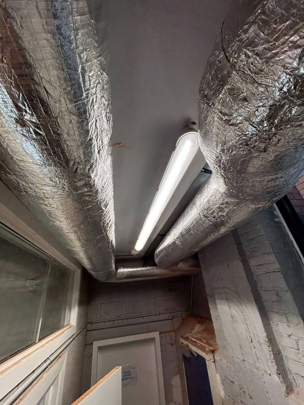 Gaines de ventilation isolées, enveloppées d'un film aluminium